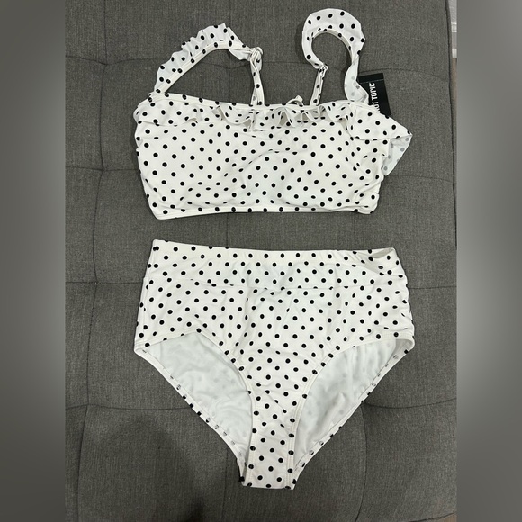 Hot Topic Other - 🇺🇸SALE🎈HOT TOPIC • White & Black Polka Dot Bikini • size Top XL • Bottom M •